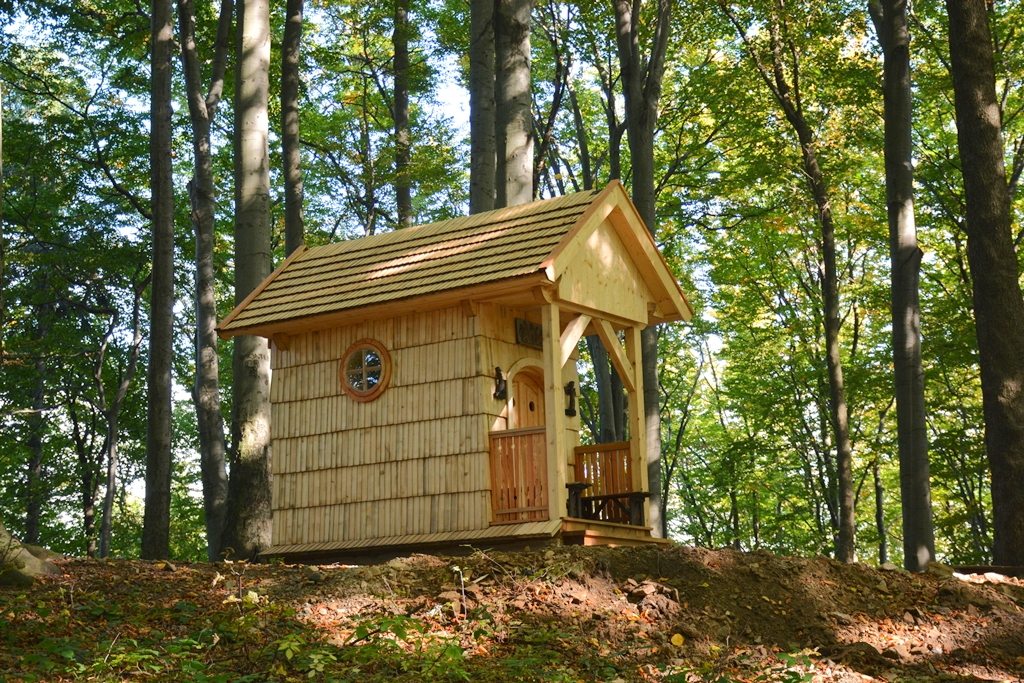 Kapliczka Matki Bożej Nieustającej Pomocy na Górze Chełm